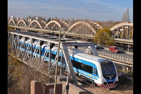 Passenger services have been reinstated on the Neuquén - Cipolletti route.